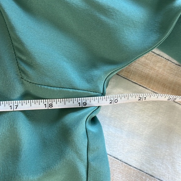 ✨NEW✨Fifteen-Twenty 100% silk blouse - Picture 10 of 10